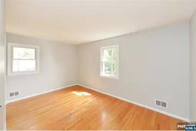 85 Primrose Lane B #B, Paramus, NJ 07652 - Photo 11