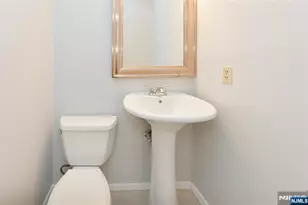 85 Primrose Ln B, Paramus, NJ 07652 - Photo 9