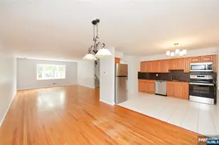 85 Primrose Ln B, Paramus, NJ 07652 - Photo 5