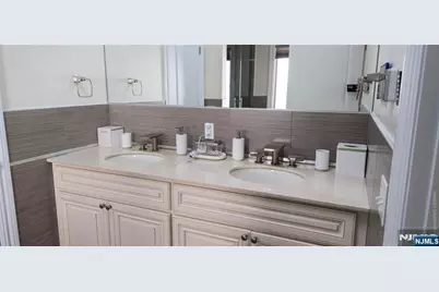225 Wayne Avenue, Cliffside Park, NJ 07010 - Photo 9