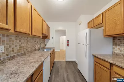 81 Chester Place K2C #K2C, Englewood, NJ 07631 - Photo 11