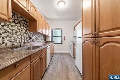 90 Tracey Place F-2-T #F-2-T, Englewood, NJ 07631 - Photo 7