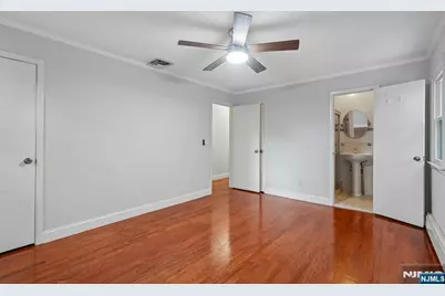 274 Oradell Avenue, Paramus, NJ 07652 - Photo 11