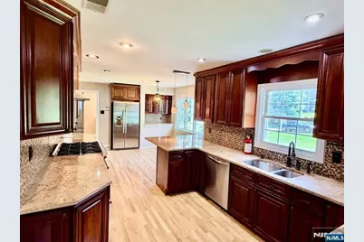 12 Heatherhill Lane, Woodcliff Lake, NJ 07677 - Photo 5