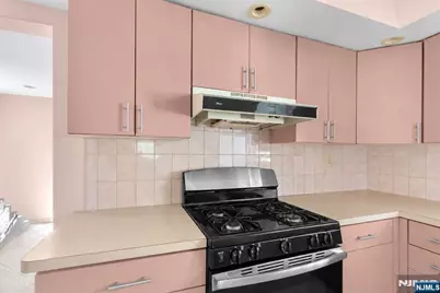 106 Summit Avenue, Bloomfield, NJ 07003 - Photo 25