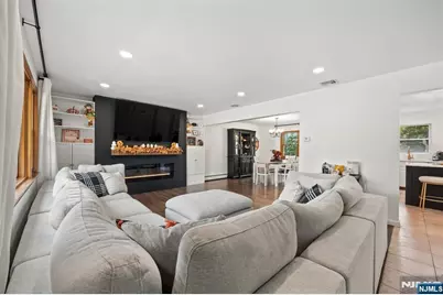 811 Manhattan Avenue, Washington Township, NJ 07676 - Photo 9