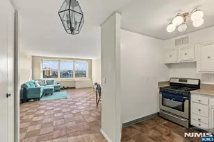 2000 Linwood Ave 19N, Fort Lee, NJ 07024 - Photo 19