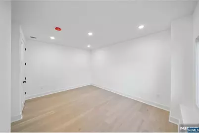 728 Undercliff Avenue, Edgewater, NJ 07020 - Photo 13