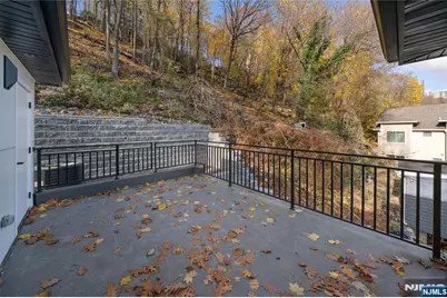 728 Undercliff Avenue, Edgewater, NJ 07020 - Photo 21