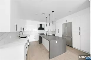 728 Undercliff Ave, Edgewater, NJ 07020 - Photo 3