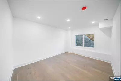 728 Undercliff Avenue, Edgewater, NJ 07020 - Photo 11