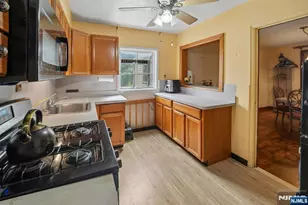 252 Everett Pl, Englewood, NJ 07631 - Photo 5