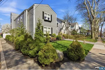 301 Roosevelt Avenue, Hasbrouck Heights, NJ 07604 - Photo 33