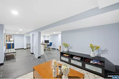 301 Roosevelt Avenue, Hasbrouck Heights, NJ 07604 - Photo 29