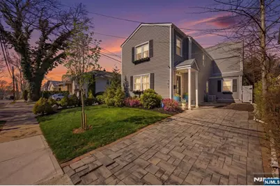 301 Roosevelt Avenue, Hasbrouck Heights, NJ 07604 - Photo 31