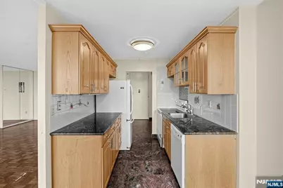 200 Winston, Cliffside Park, NJ 07010 - Photo 7