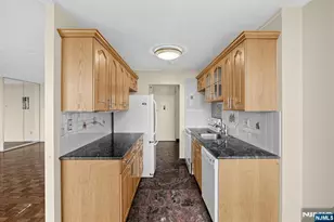 200 Winston, Cliffside Park, NJ 07010 - Photo 7