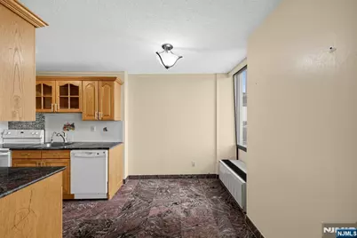 200 Winston, Cliffside Park, NJ 07010 - Photo 9