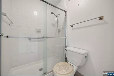 200 Winston, Cliffside Park, NJ 07010 - Photo 17