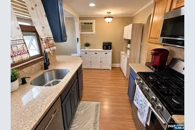 274 Green Avenue, Lyndhurst Township, NJ 07071 - Photo 7