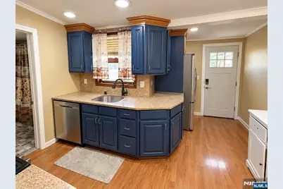 274 Green Avenue, Lyndhurst Township, NJ 07071 - Photo 9