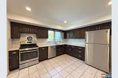 531 Day Avenue, Ridgefield, NJ 07657 - Photo 3