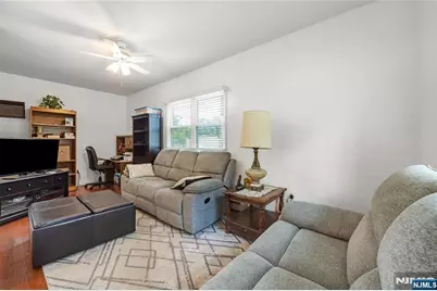 15 E Pierrepont Avenue, Rutherford, NJ 07070 - Photo 7