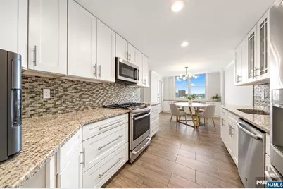 2200 N Central Road 11E #11E, Fort Lee, NJ 07024 - Photo 11