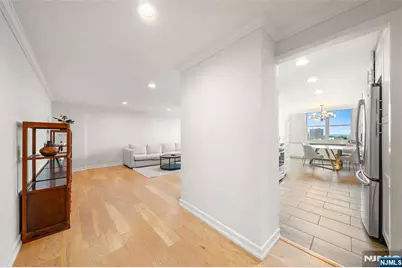 2200 N Central Road 11E #11E, Fort Lee, NJ 07024 - Photo 3