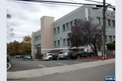 1605 John Street #303, Fort Lee, NJ 07024 - Photo 3