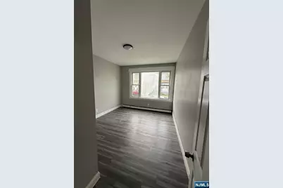 146-148 Leslie Street, Newark, NJ 07112 - Photo 9