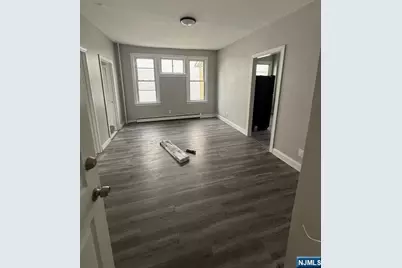 146-148 Leslie Street, Newark, NJ 07112 - Photo 5
