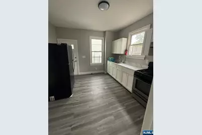 146-148 Leslie Street, Newark, NJ 07112 - Photo 7