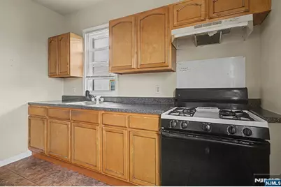 305 Pacific Street, Paterson, NJ 07503 - Photo 23