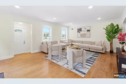473 Oakdene Avenue, Cliffside Park, NJ 07010 - Photo 7