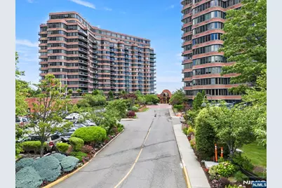 100 Carlyle Drive Villa P- 6 #VILLA P- 6, Cliffside Park, NJ 07010 - Photo 5