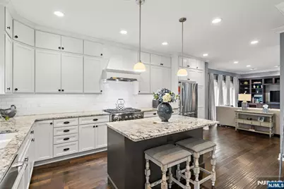 70 Cecelia Avenue, Cliffside Park, NJ 07010 - Photo 17
