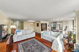 200 Winston Dr L14, Cliffside Park, NJ 07010 - Photo 9