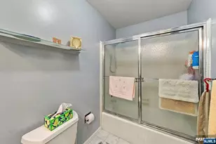 200 Winston Dr L14, Cliffside Park, NJ 07010 - Photo 33