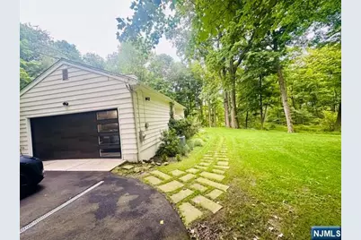 573 Kiowa Drive, Franklin Lakes, NJ 07417 - Photo 5