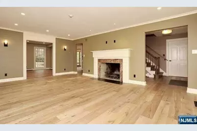44 W Hill Road, Woodcliff Lake, NJ 07677 - Photo 9