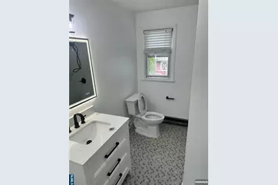 739 Lake Avenue, Lyndhurst Township, NJ 07071 - Photo 9
