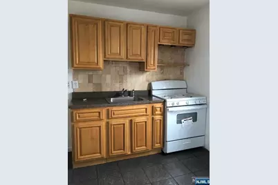 25 Glen Street 2 #2, Cliffside Park, NJ 07010 - Photo 3