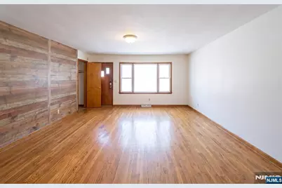 530 Lincoln Avenue, Ridgefield, NJ 07657 - Photo 3