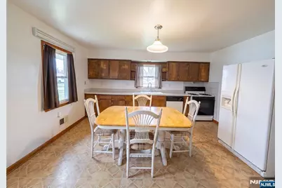 530 Lincoln Avenue, Ridgefield, NJ 07657 - Photo 17