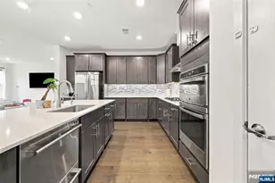 11 Veterans Way 121, Morris Plains, NJ 07950 - Photo 3