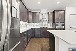 11 Veterans Way 121, Morris Plains, NJ 07950 - Photo 9