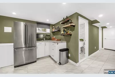 690 Ray Avenue, Ridgefield, NJ 07657 - Photo 27