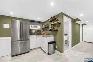 690 Ray Ave, Ridgefield, NJ 07657 - Photo 27