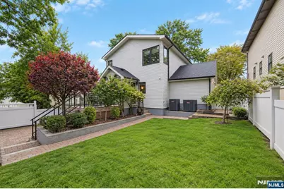 690 Ray Avenue, Ridgefield, NJ 07657 - Photo 29